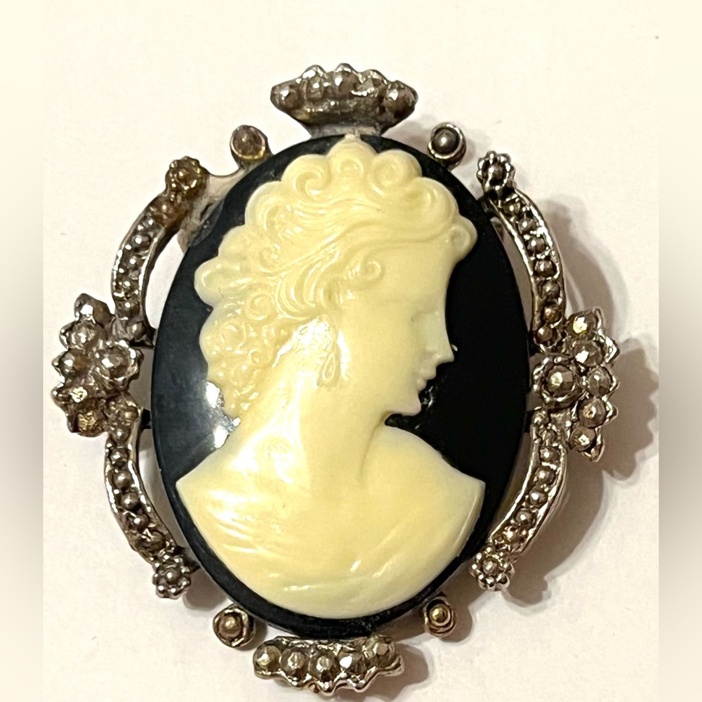 Vintage Cameo with a Silver Tone Brooch/ Pin